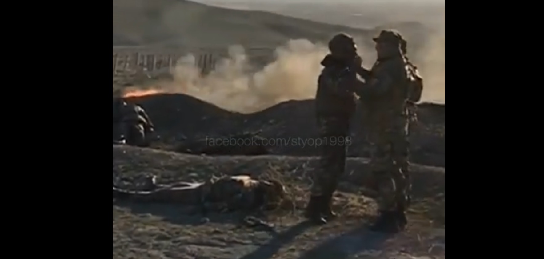 Συγκλονιστικό βίντεο: Αρμένιος στρατιώτης αναφέρεται σε αξιωματικό διπλά σε νεκρούς συμπολεμιστές του