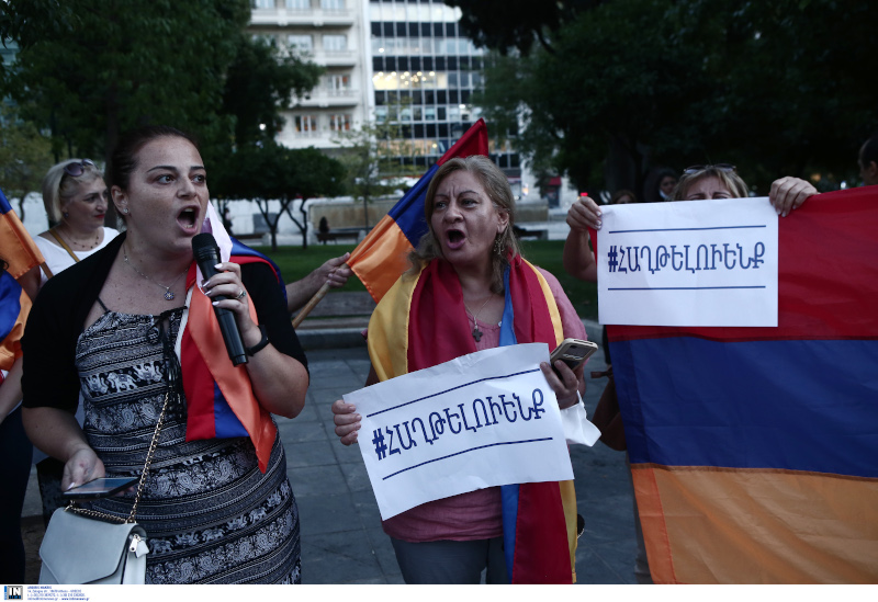 Σύνταγμα: Συγκέντρωση Αρμένιων και Ρώσων για τον τερματισμό των εχθροπραξιών στο Ναγκόρνο Καραμπάχ (φώτο)