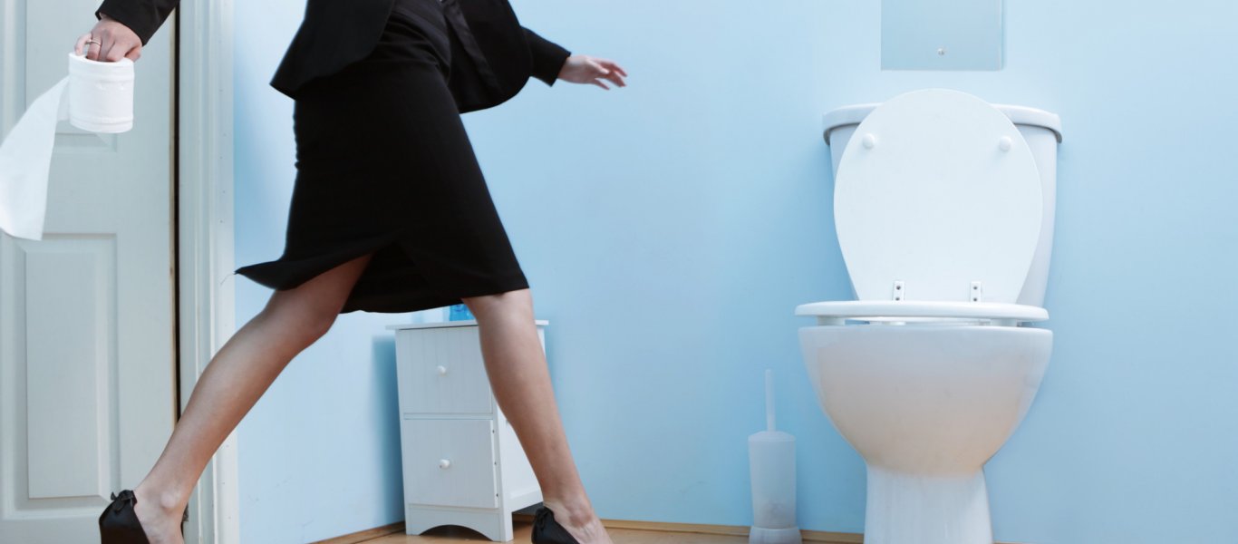 Το κάνουμε όλοι: To συχνό λάθος στην τουαλέτα που έχει αντίκτυπο στην υγεία μας