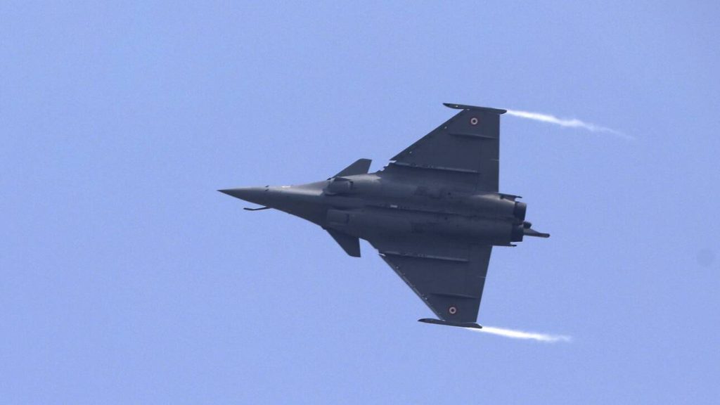 Άδεια από τη γαλλική κυβέρνηση είχε πάρει τo Rafale που έσπασε το φράγμα του ήχου στο Παρίσι (βίντεο)