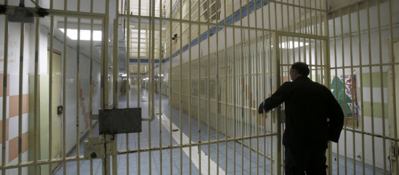Φυλακές νέων Αυλώνα: Εντοπίστηκαν αυτοσχέδια σπαθιά – μαχαίρια και ναρκωτικά
