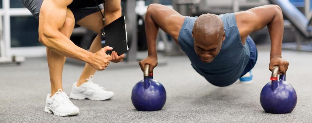 Επικός personal trainer προσφέρει 1 μήνα δωρεάν άσκηση… αν του καρφώσεις ποιος «κλέβει» και τρώει (φωτό)