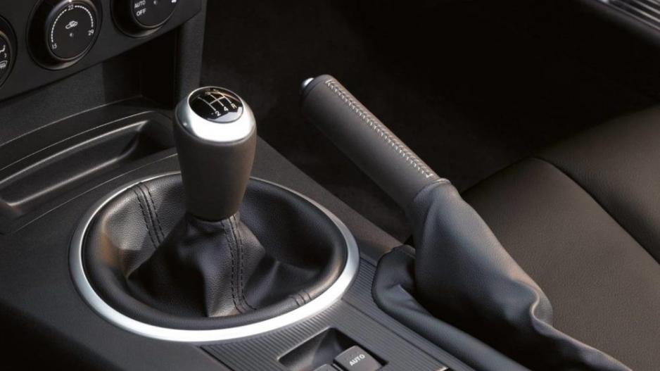 Τέλος το μηχανικό χειρόφρενο από τα αυτοκίνητα