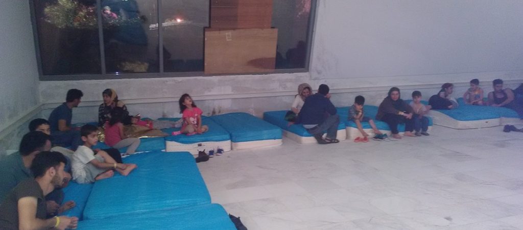 Κρήτη: Στο Κολυμβητήριο Χανίων οι αλλοδαποί που εντοπίστηκαν στα Σφακιά