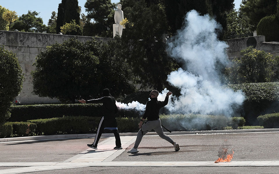 Σε συλλήψεις μετατράπηκαν οι δύο προσαγωγές για τα επεισόδια στο μαθητικό συλλαλητήριο