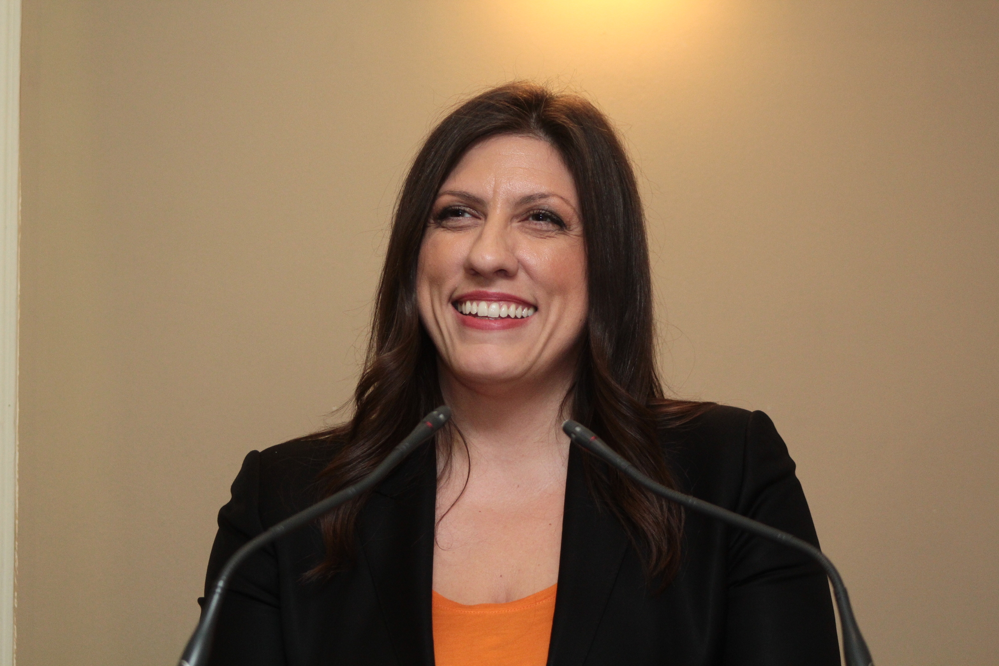 Η Ζωή Κωνσταντοπούλου αφήνει την πολιτική για να… τραγουδήσει στο J2US;