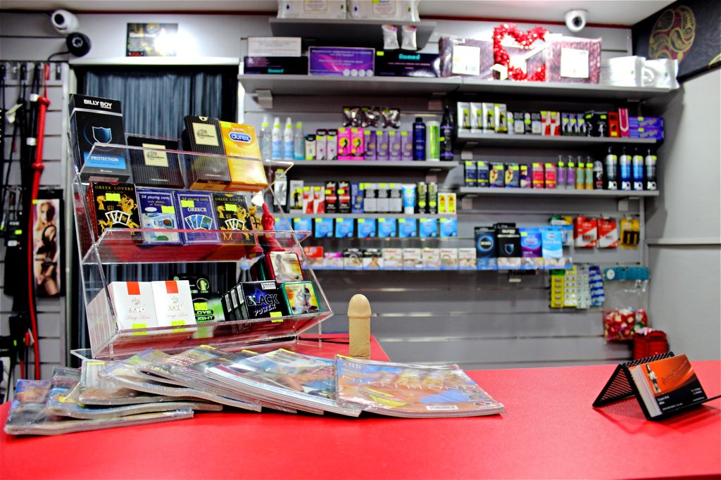 Αυτές είναι εκλογές: Ιδιοκτήτης sex shop στις ΗΠΑ προσφέρει 2.200 ερωτικά βοηθήματα σε όσες γυναίκες πάνε να ψηφίσουν!