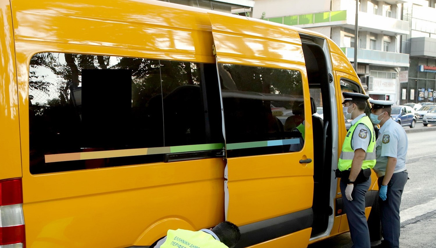 Τροχαία: Πάνω από 100 παραβάσεις σε ελέγχους σχολικών λεωφορείων στην Αττική
