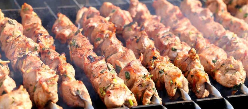Το «μυστικό» για να ψήνεις σουβλάκια στο λεπτό