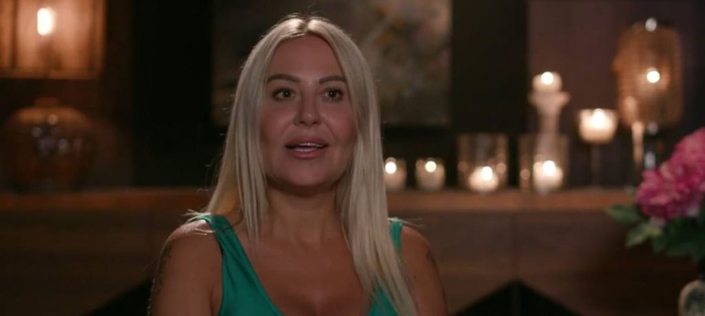 «The Bachelor: Η 38χρονη Έλενα κάνει «ερωτική επίθεση» στον Παναγιώτη Βασιλάκο (βίντεο)