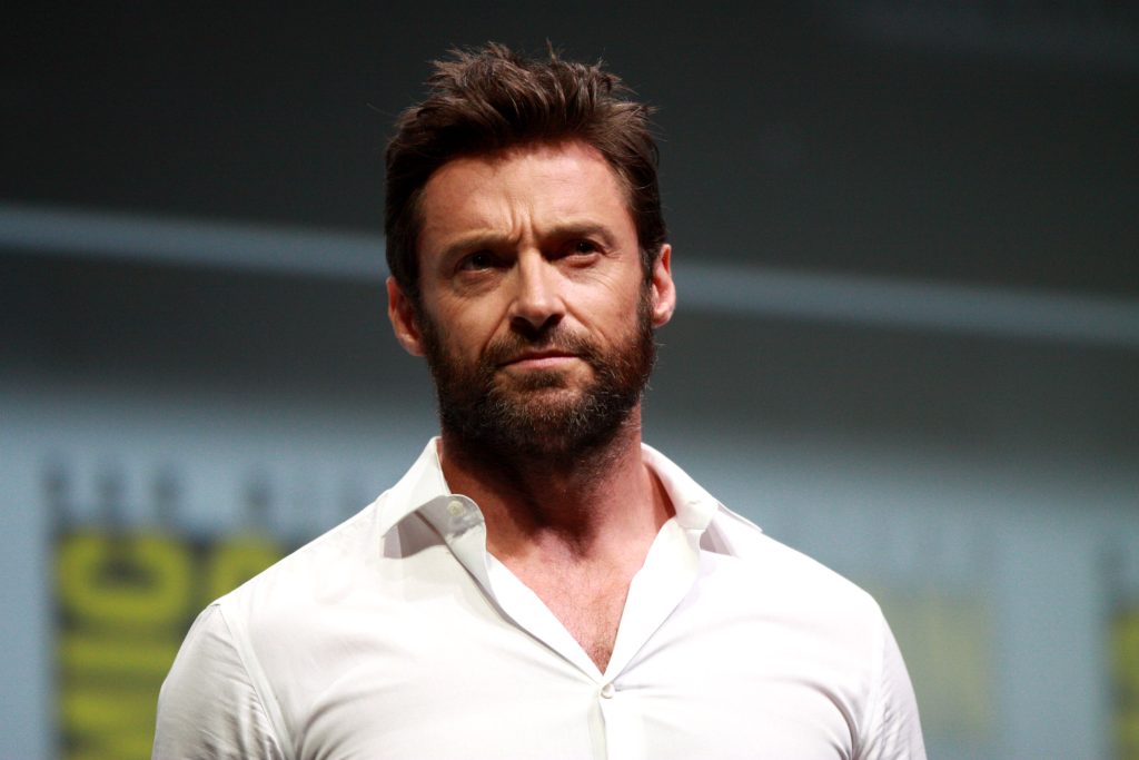 Hugh Jackman: Εμφανίζεται χωρίς ρούχα σε διαφήμιση για παπούτσια και το θέαμα είναι… απολαυστικό (βίντεο)