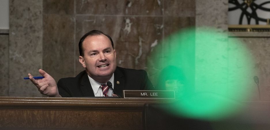 ΗΠΑ: Θετικός στον κορωνοϊό ο Ρεπουμπλικανός γερουσιαστής Μάικ Λι