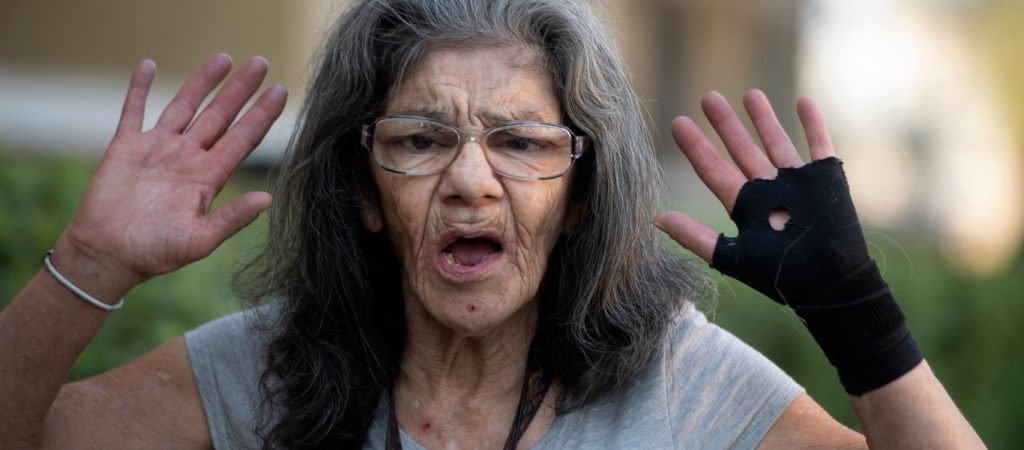 H 67χρονη «Lady Ninja» εξουδετέρωσε επίδοξο ληστή που μπήκε σπίτι της (βίντεο)