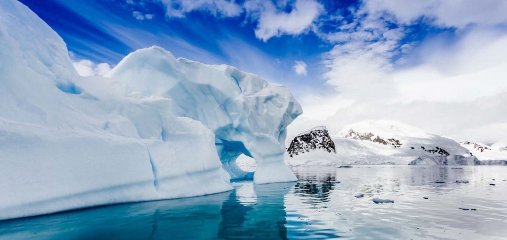 Ανησυχία για τις ρωγμές σε δύο από τους πιο σημαντικούς παγετώνες της Ανταρκτικής (βίντεο)