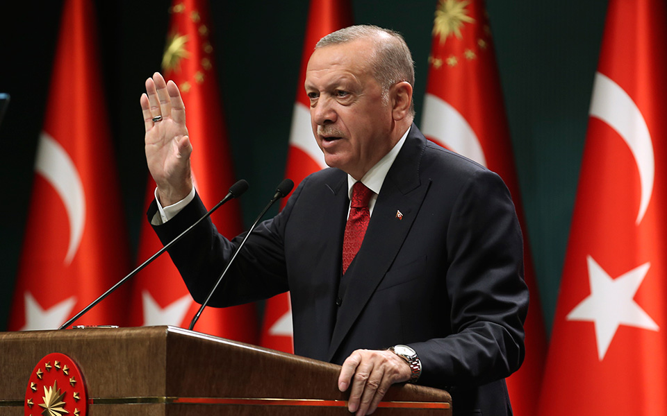 Γερμανικά ΜΜΕ: «Ο Τούρκος πρόεδρος θυμίζει πασά που εκβιάζει την ΕΕ με το προσφυγικό»