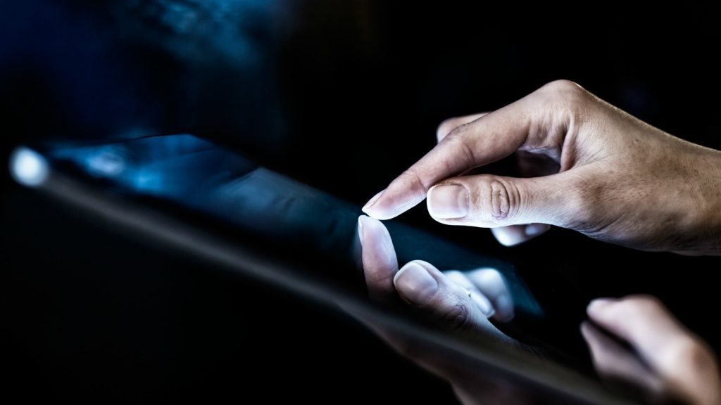 «The Social Dilemma»: Το ντοκιμαντέρ του Netflix που «φωτίζει» τη σκοτεινή πλευρά των social media (βίντεο)