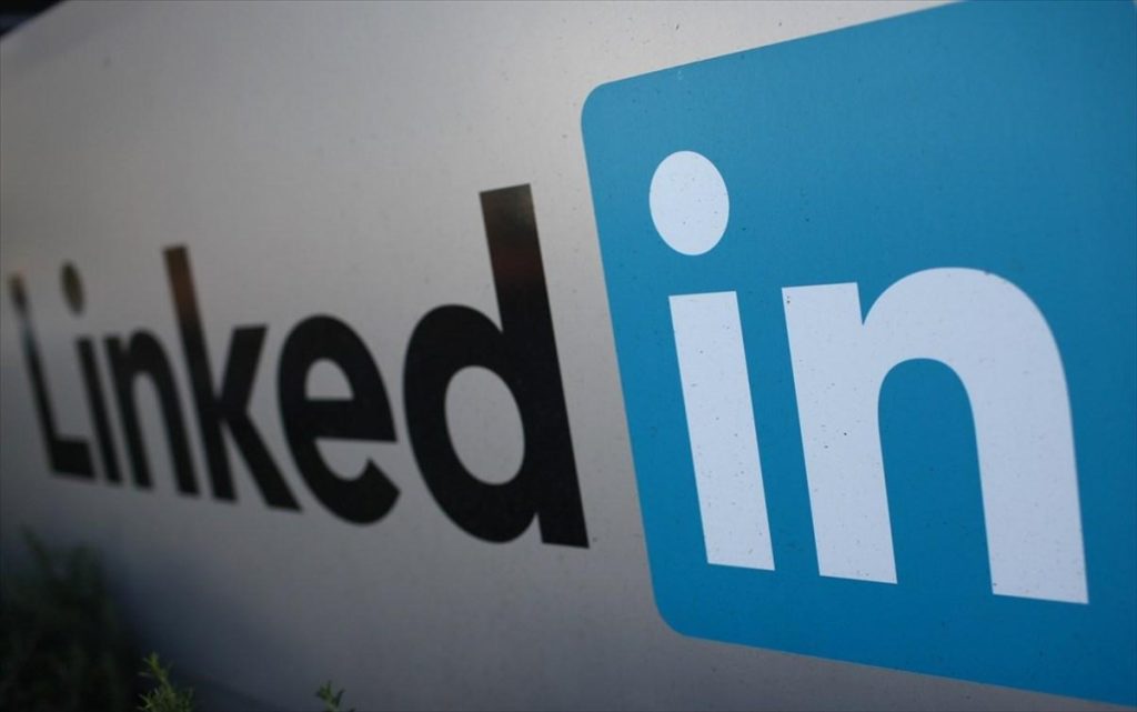 ΗΠΑ: Οι φωτoφραφίες προφίλ στο LinkedIn μιας γυναίκας πριν και κατά τη διάρκεια της πανδημίας που έγιναν viral (φωτό)