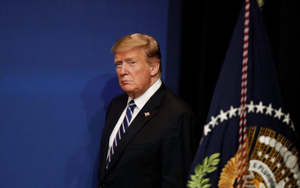 Δείτε τη στιγμή που ο Ν.Τραμπ πηγαίνει από τον Λευκό Οίκο στο νοσοκομείο με το ελικόπτερο (βίντεο)