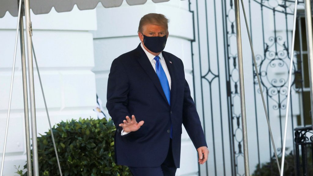 Ντ.Τραμπ: Σε εξαιρετική κατάσταση – Αναχώρησε για τον Λευκό Οίκο επευφημούμενος  από το πλήθος  (βίντεο)