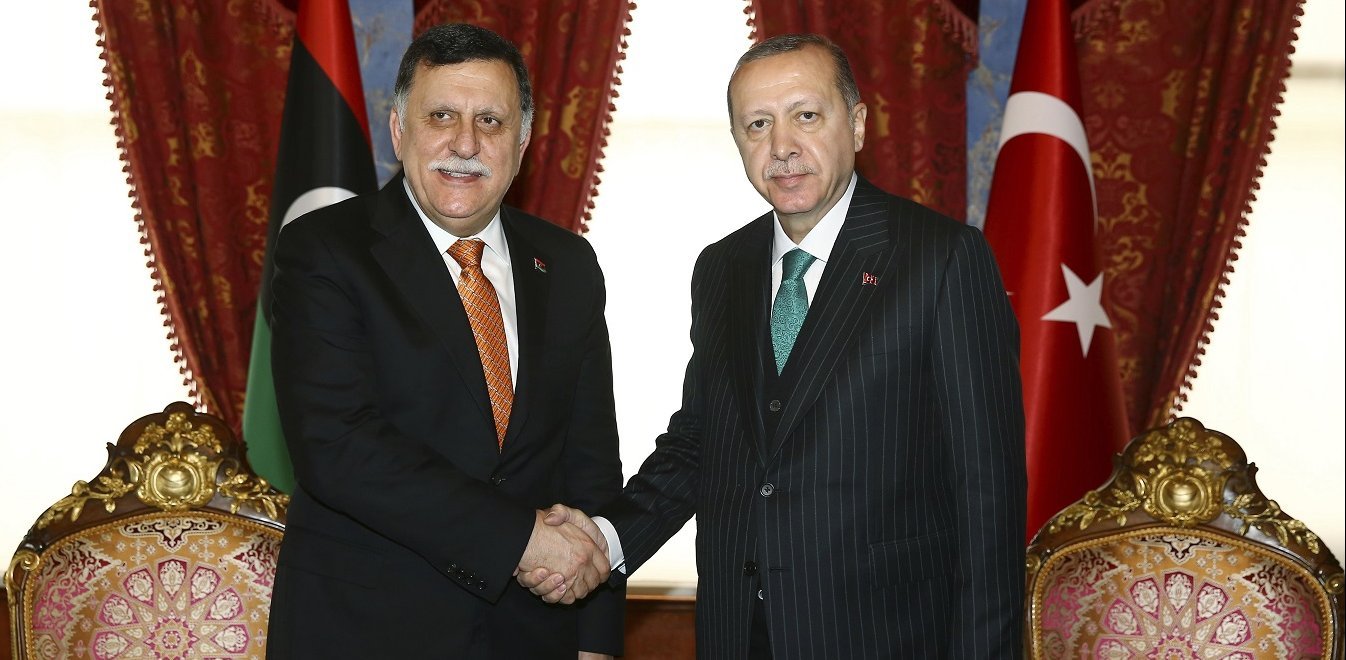 Στην Κωνσταντινούπολη ο Σάρατζ – Θα συναντηθεί απόψε με τον Ερντογάν