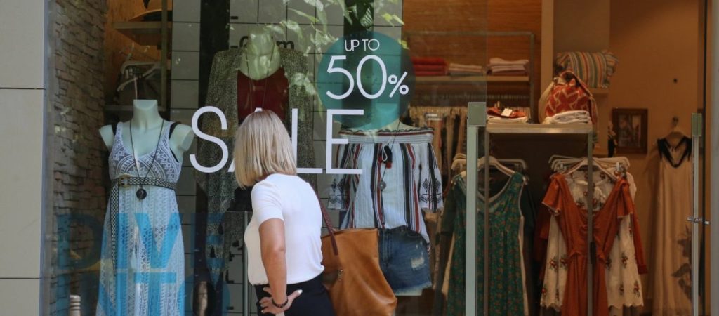 Δείτε ποια Κυριακή θα είναι ανοιχτά τα καταστήματα