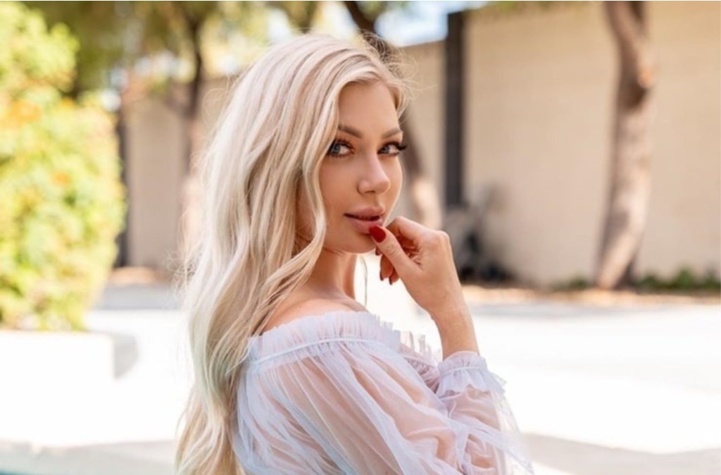 Elena Romanova: Η ξανθιά καλλονή με τα γαλάζια μάτια που θα σε κάνει να χάσεις τον ύπνο σου (φώτο)