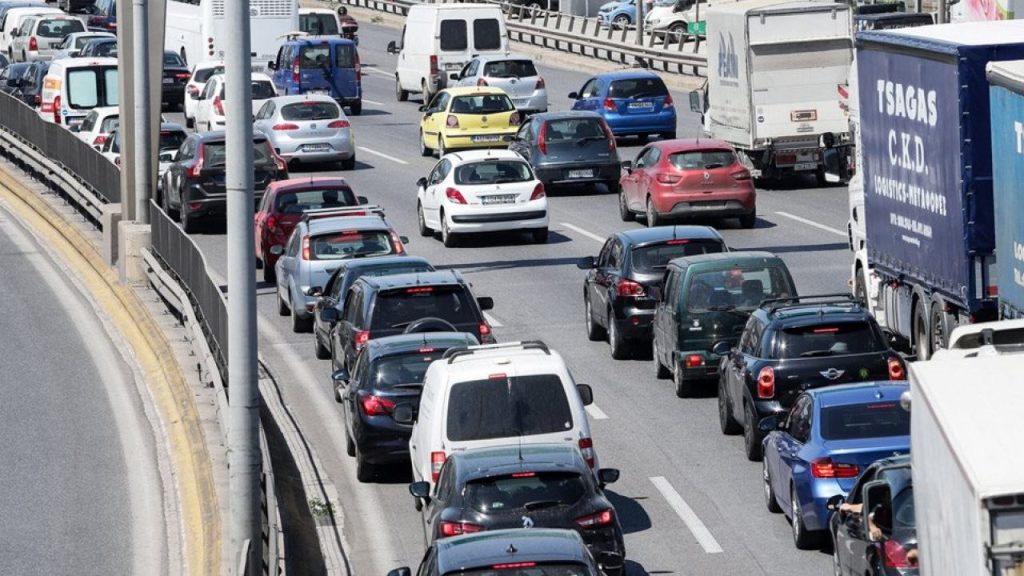 Κίνηση στους δρόμους της Αθήνας – Που εντοπίζονται προβλήματα