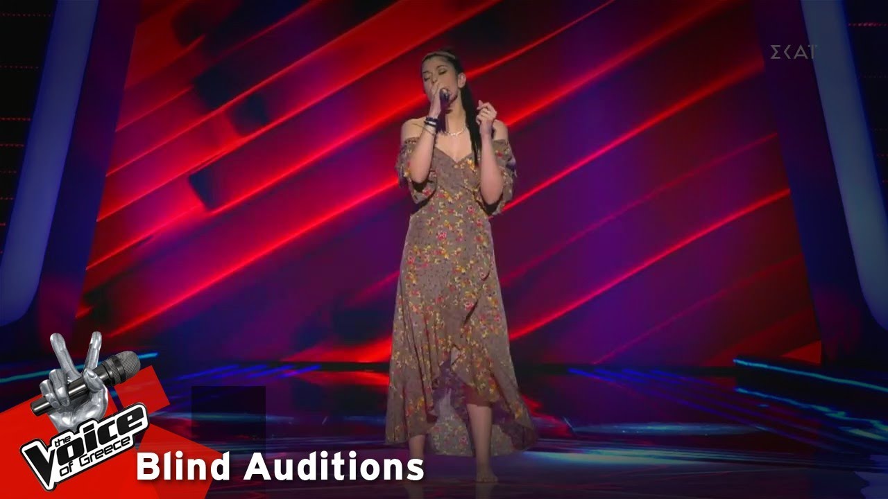 The Voice: Παίκτρια ανέβηκε ξυπόλητη στη σκηνή και ενθουσίασε τους πάντες με τη φωνή της (βίντεο)