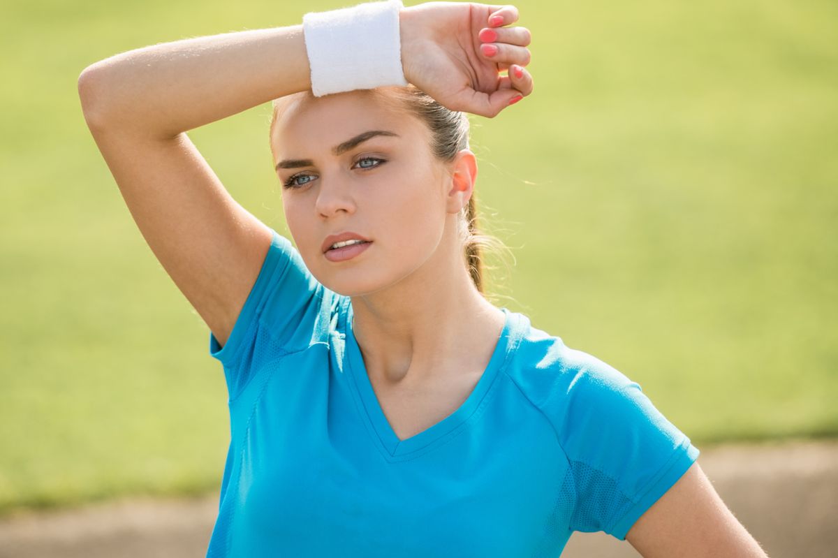 Γυμναστική: Aυτός είναι ο λόγος που μας πιάνει πονοκέφαλος στο ζέσταμα