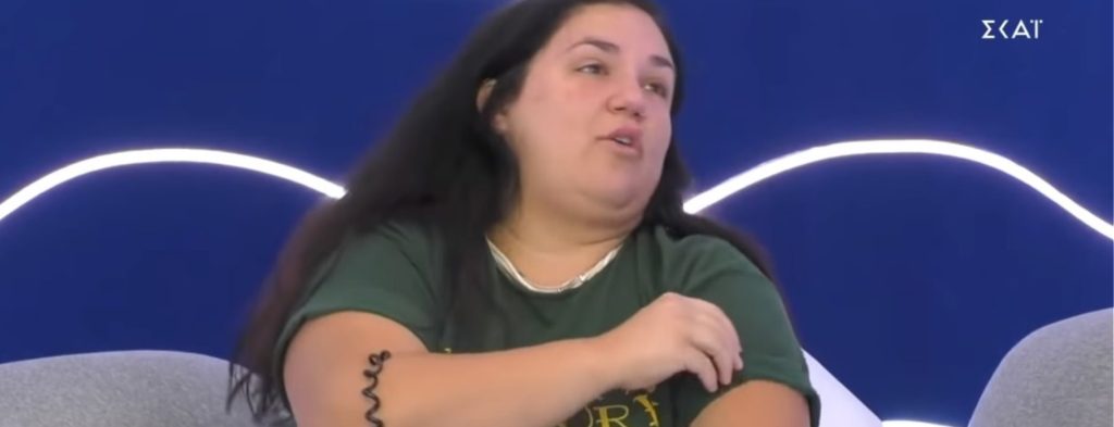 Big Brother: Η plus size Αφροδίτη με ορθάνοιχτο μπουρνούζι μας τα δείχνει… όλα (φώτο)