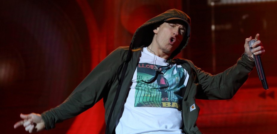 Σκωτία: Γυναίκα μπήκε στο βιβλίο Γκίνες επειδή γέμισε το σώμα της με τατουάζ του… Έμινεμ (φωτό)