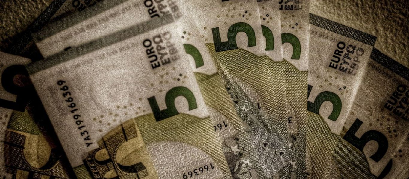 Αναδρομικά: Αυτή είναι η διαφορά μεταξύ δημοσίου και ιδιωτικού τομέα (βίντεο)