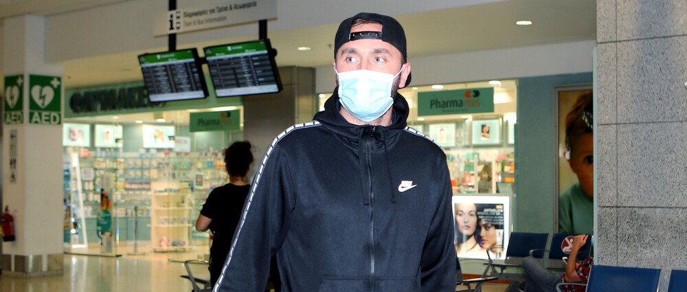 ΑΕΚ: Έφτασε στην Αθήνα ο Μούαμερ Τάνκοβιτς (φωτό)