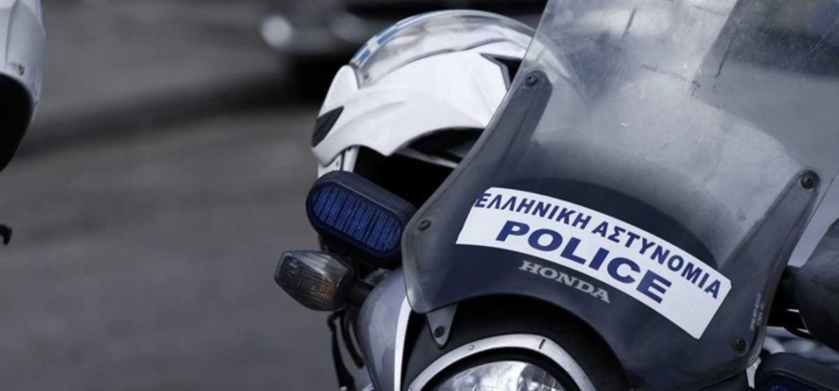 Ελευσίνα: Αστυνομικοί έσωσαν τη ζωή οδηγού νταλίκας που είχε δεχθεί επίθεση με μαχαίρι (βίντεο)