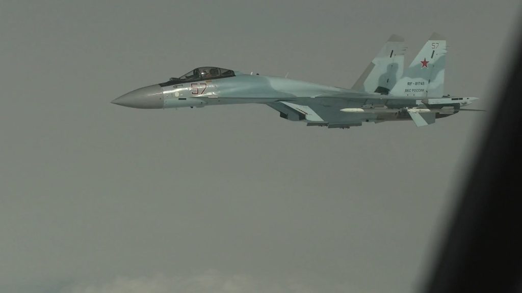 Μαύρη Θάλασσα: Ρωσικό Su-27 αναχαιτίζει αμερικανικό RC-135 και δύο Eurofighter Typhoon