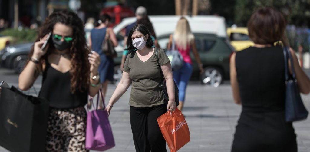 Νέα έρευνα: Οι γυναίκες τηρούν συχνότερα τα μέτρα προστασίας από τον κορωνοϊό