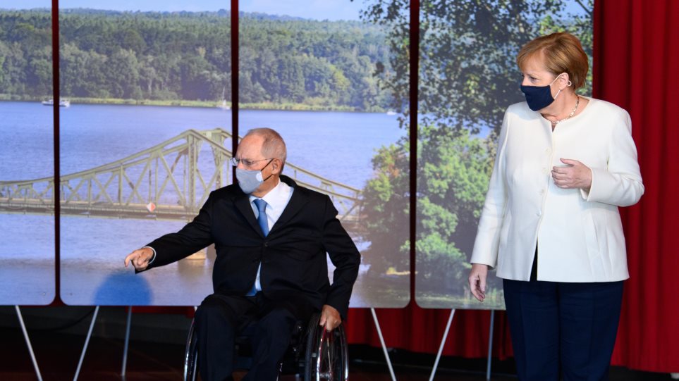 Με εντολή Σόιμπλε υποχρεωτικά μάσκες στην γερμανική βουλή