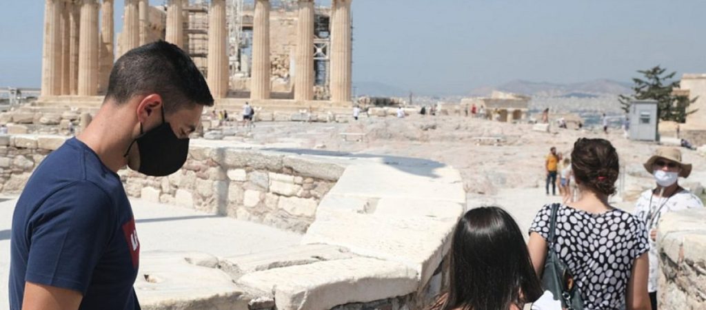 Τουρισμός: «Το 2023 θα έχουμε τα έσοδα του 2019» λένε οι ξενοδόχοι – «Μαύρα μαντάτα» για την ελληνική οικονομία