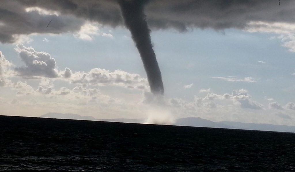 Μεξικό: Υδροστρόβιλος «χτύπησε» παραλιακό ξενοδοχείο (βίντεο)