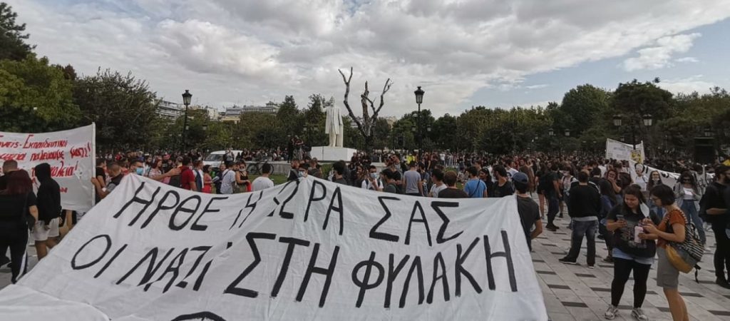 Θεσσαλονίκη: Πανηγυρισμοί και καπνογόνα μετά την απόφαση του Εφετείου Αθηνών (φώτο – βίντεο)