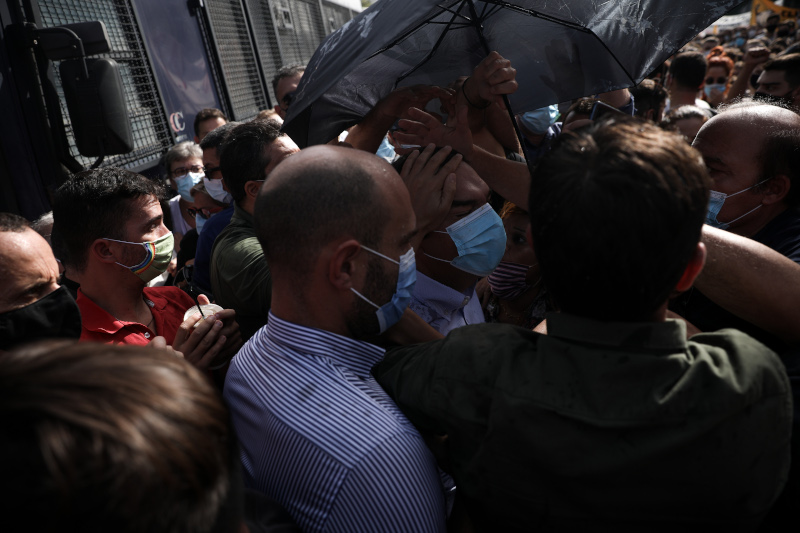 Δίκη Χρυσής Αυγής: Ένταση έξω από το Εφετείο – Προπηλακίστηκε ο Α.Τσίπρας (φώτο)