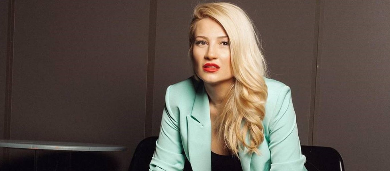Φαίη Σκορδά: On air ατύχημα για την παρουσιάστρια – Έσπευσαν όλοι να τη βοηθήσουν