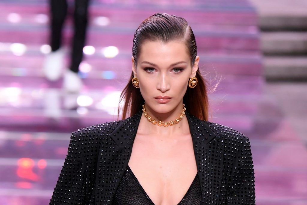 Bella Hadid: Έκλεισε τα 24 και «ξεσάλωσε» με τις κολλητές της στο ιδιωτικό της αεροπλάνο (φωτο)