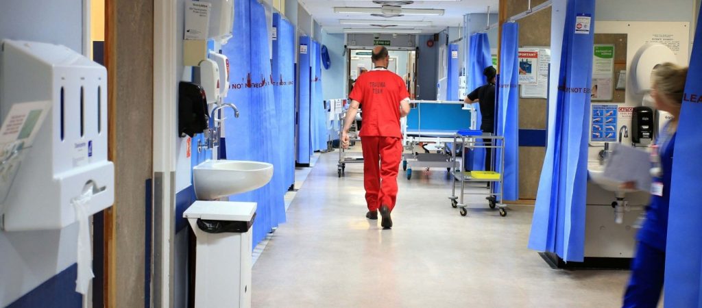 Μ.Βρετανία: Νεαρή έφτασε μία «ανάσα» από τον θάνατο λόγω ενός ξεχασμένου ταμπόν