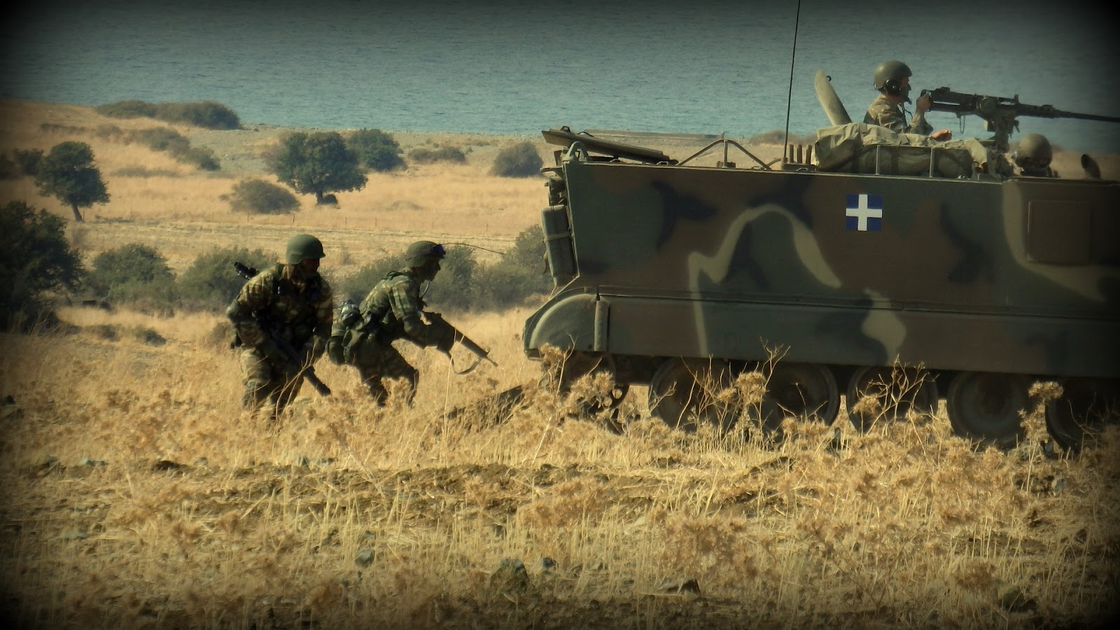 Εντυπωσιακές εικόνες από την ειδική εκπαίδευση μονάδων πεζικού στη Διοίκηση Καταδρομών (βίντεο)