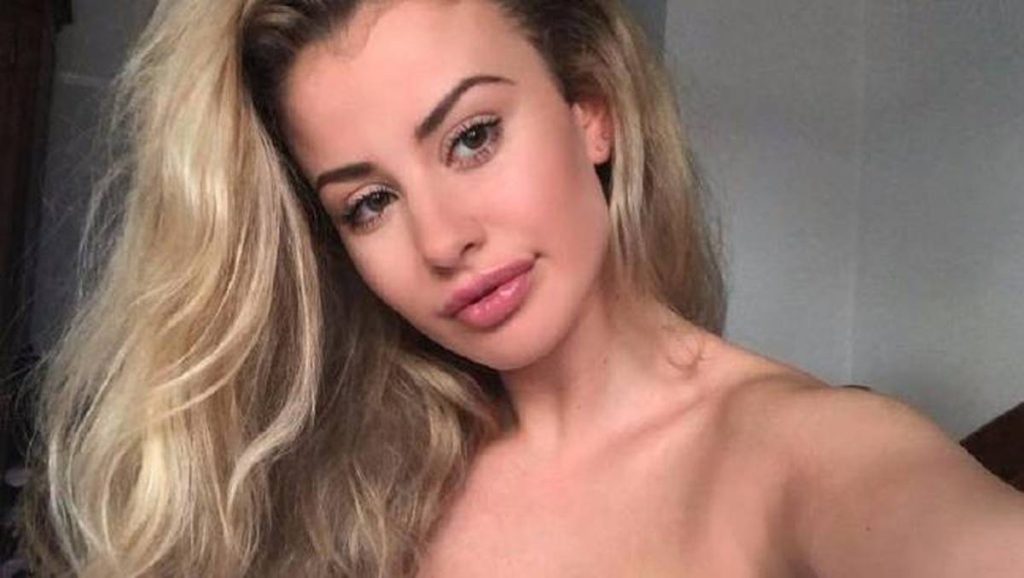 Chloe Ayling: H «φλογερή» Αγγλίδα που θα σε «ζαλίσει» με το πληθωρικό της μπούστο (φώτο)