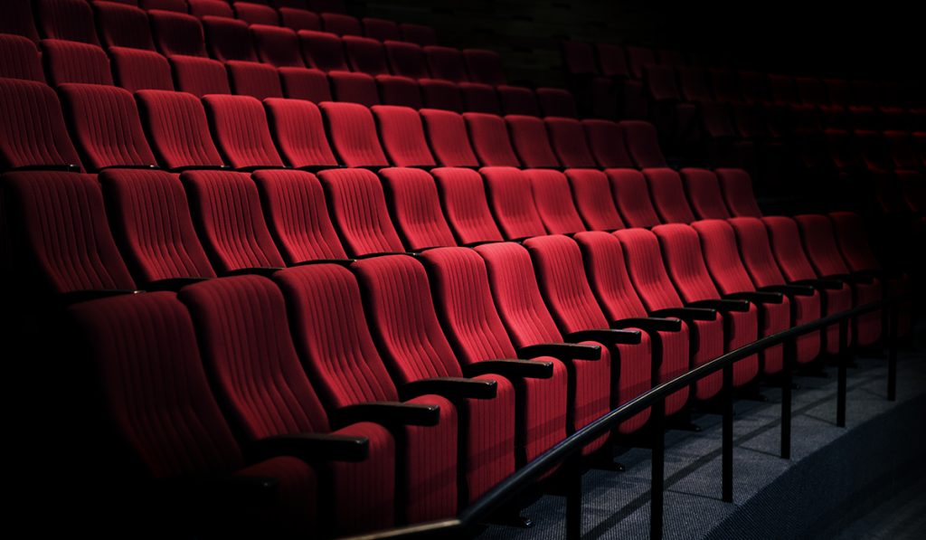 Δείτε πως θα λειτουργούν από τη Δευτέρα τα θέατρα και οι κινηματογράφοι (βίντεο)