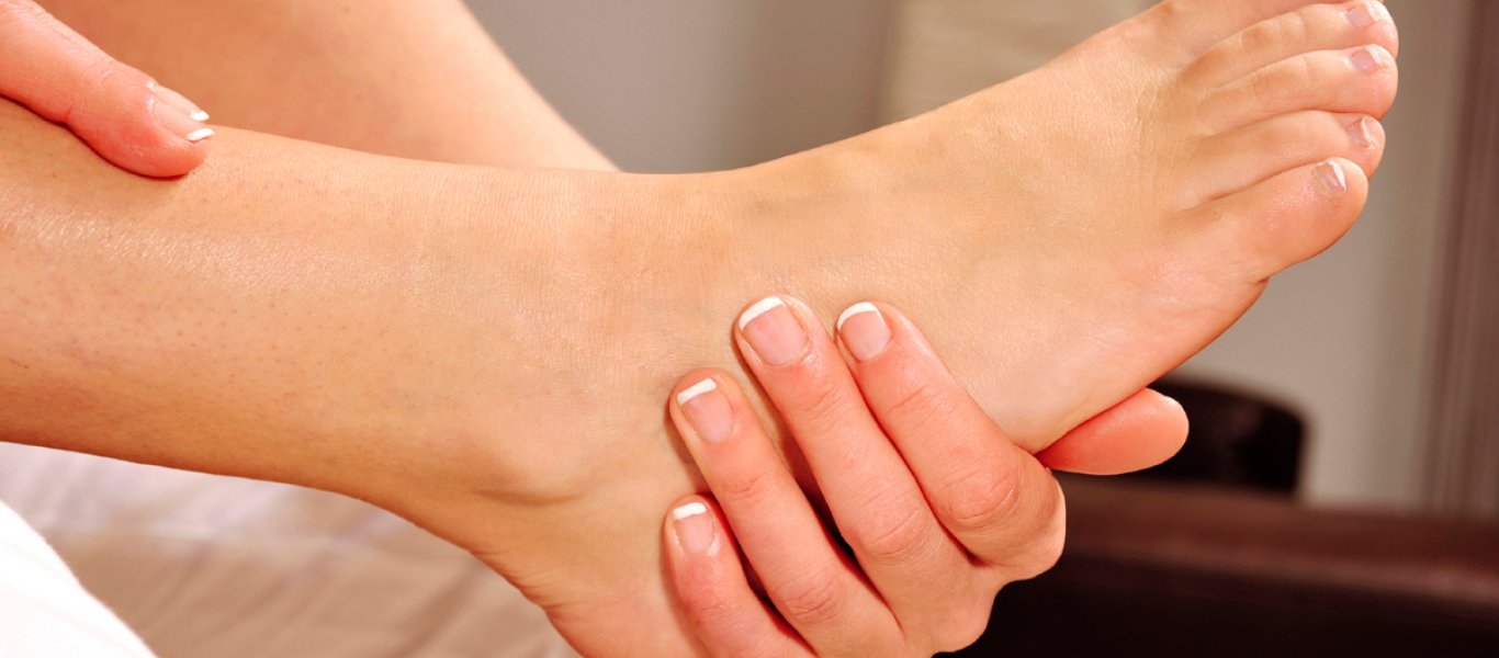 Πόνος στην καμάρα του πέλματος: Τι να κάνετε για να τον αντιμετωπίσετε