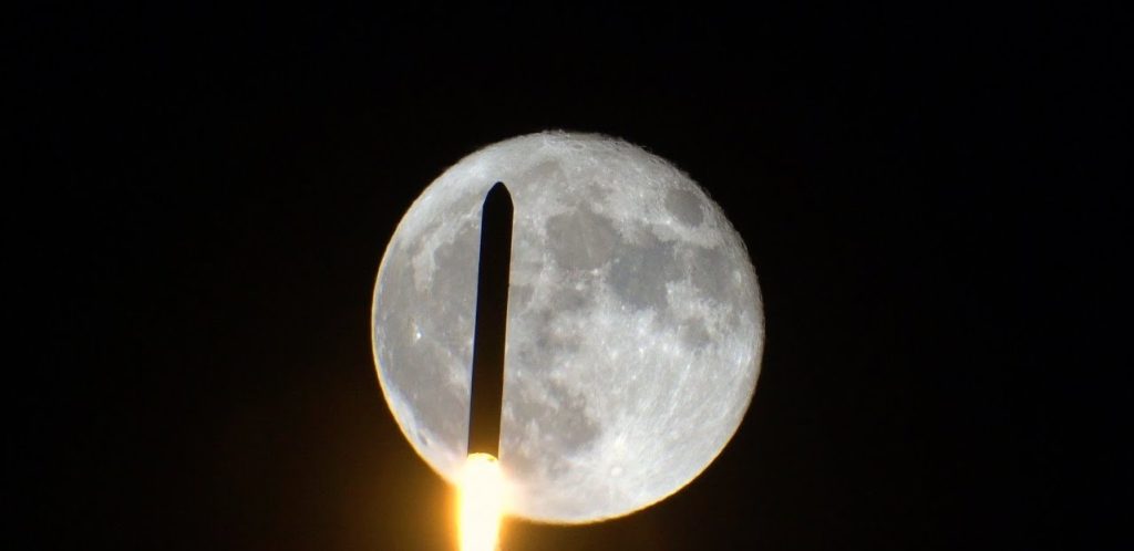 ΝΑSA: Εντυπωσιακές εικόνες από την εκτόξευση του διαστημικού σκάφους Cygnus NG-14 μπροστά από τη σελήνη (φωτό)