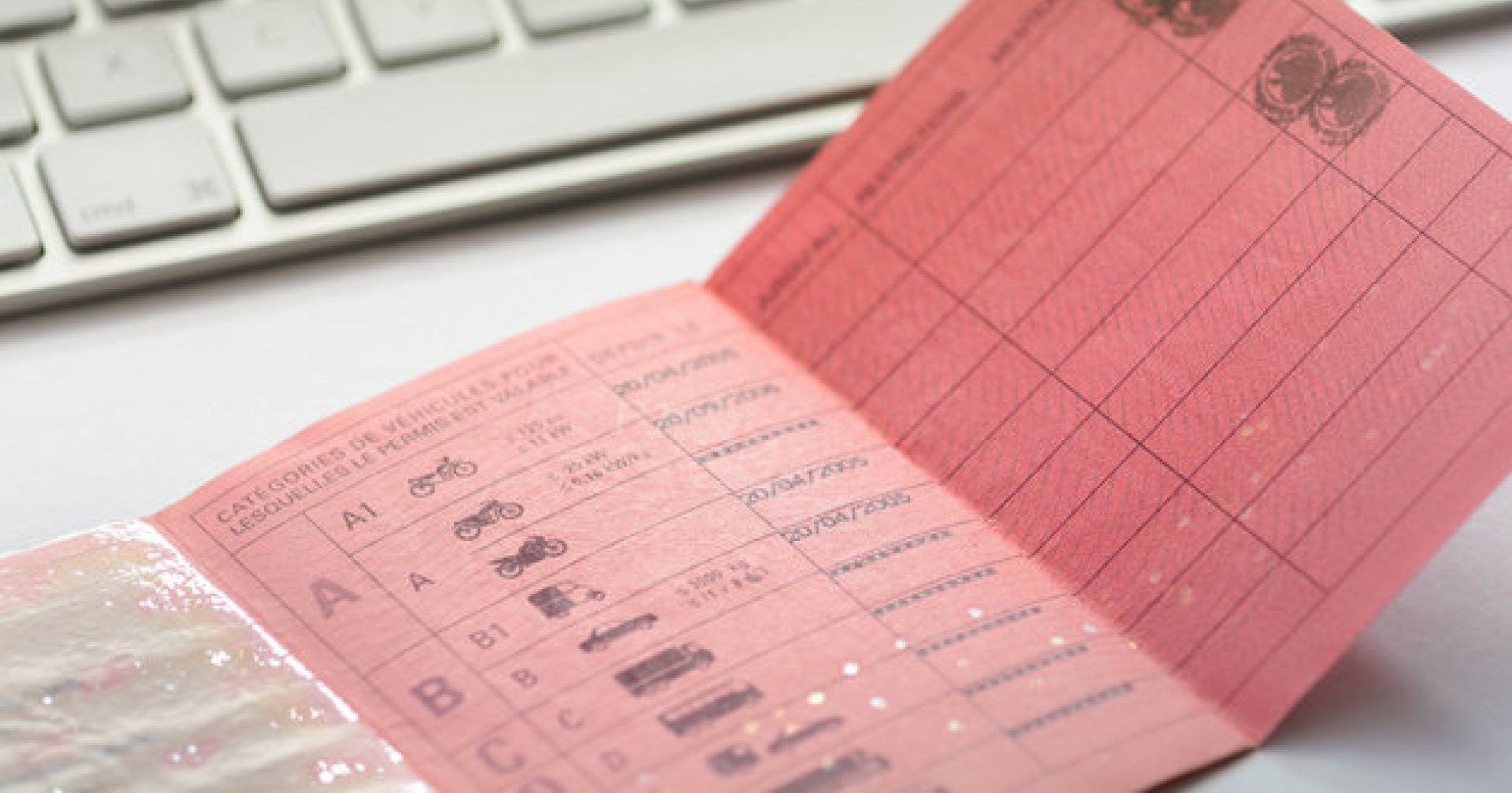 Υπουργείο Μεταφορών: Διευκρινήσεις σχετικά με τη διαδικασία ανανέωσης αδειών οδήγησης